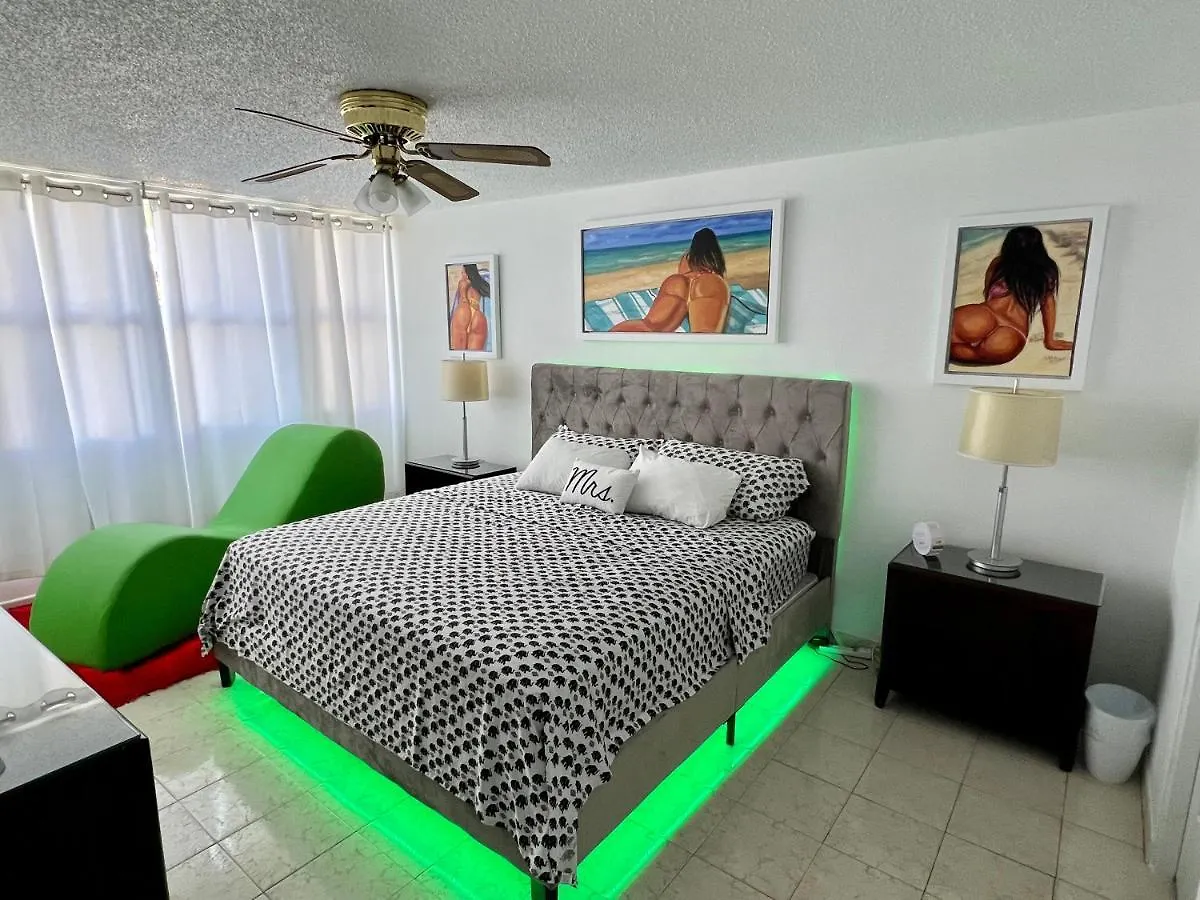 Beachfront Tropical Tantra Apartment 圣胡安