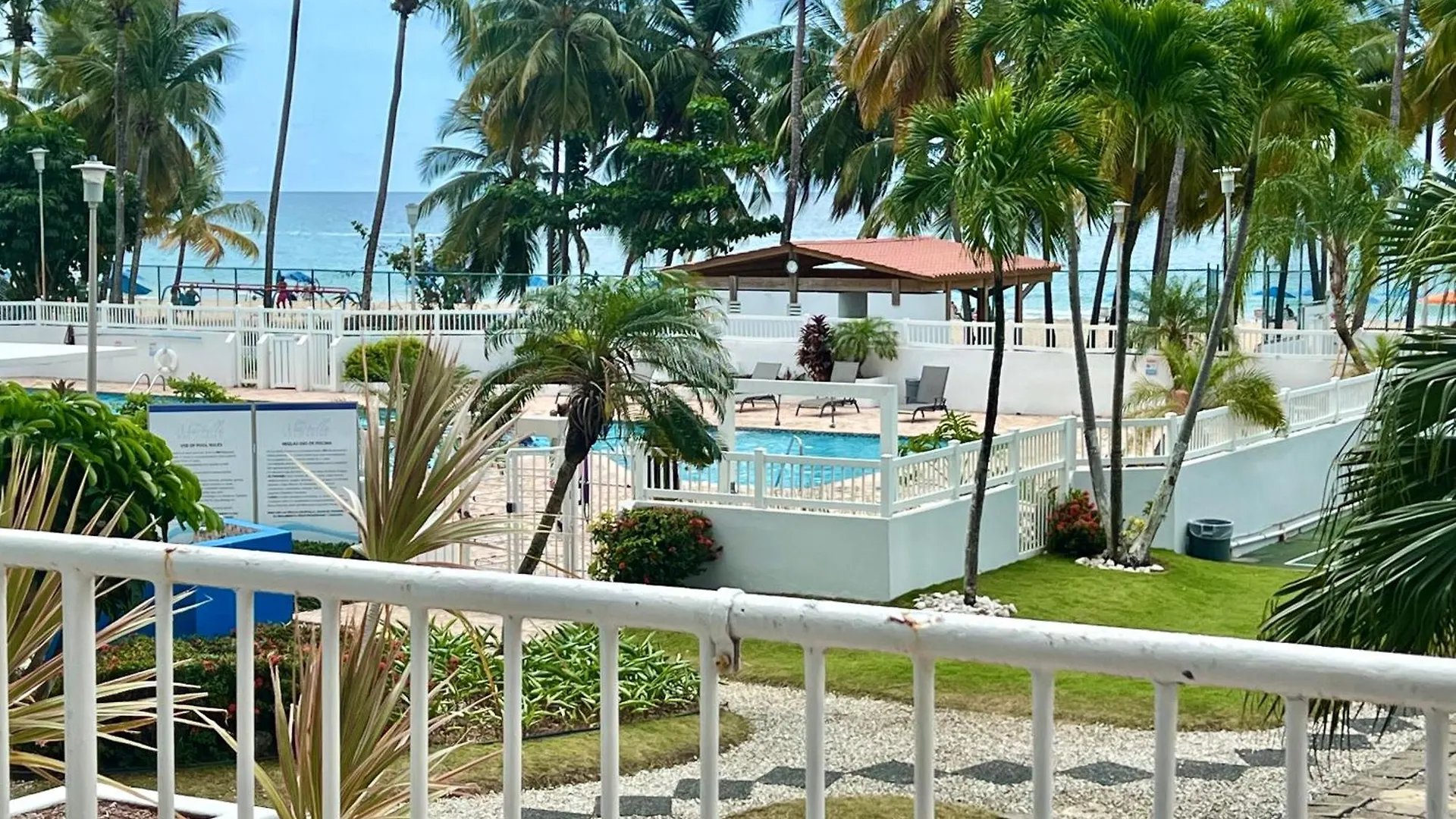 Beachfront Tropical Tantra Apartment 圣胡安